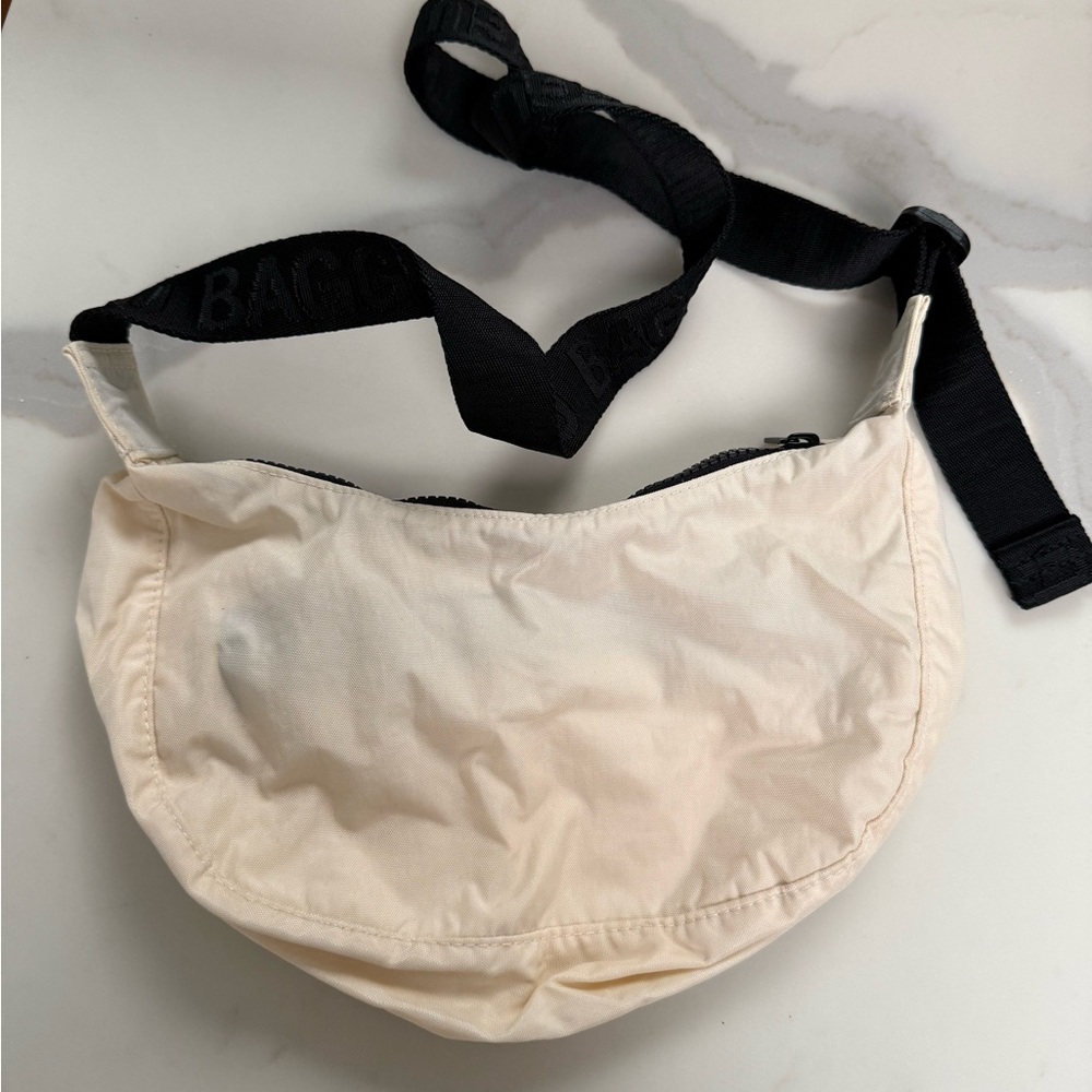 BAGGU Small Nylon Crescent Crossbody Bag